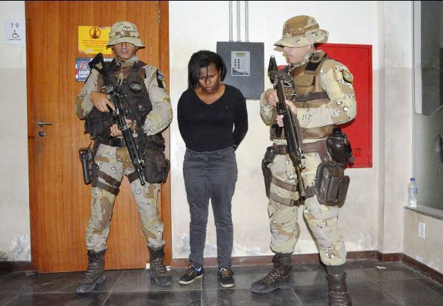 Mulher é presa com explosivos na rodoviária de Feira de Santana