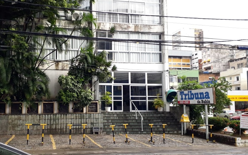 Bandidos assaltam a Tribuna da Bahia e roubam R$ 15 mil