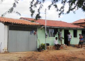 Coité – 14 famílias residentes na comunidade Sertãozinho finalmente recebem energia elétrica