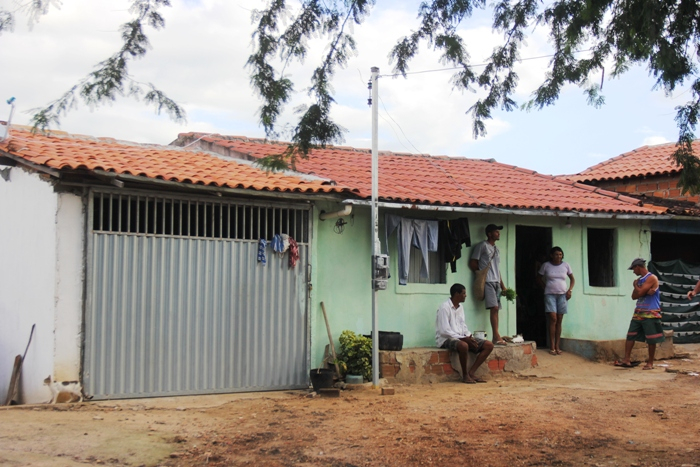 Coité – 14 famílias residentes na comunidade Sertãozinho finalmente recebem energia elétrica