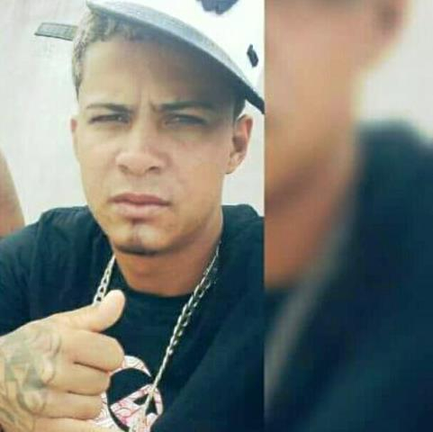 Suspeito de roubar veículo morre em confronto com a Rondesp; comparsa é preso