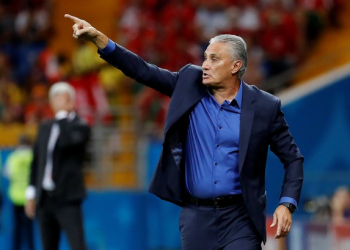 Fifa considera arbitragem de Brasil x Suíça correta, mas condena replay no telão