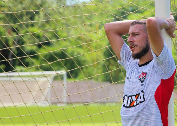 Uillian Correia acerta com Coritiba e não joga mais pelo Vitória