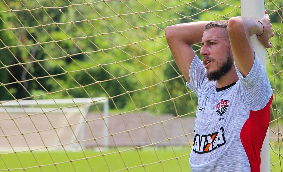 Uillian Correia acerta com Coritiba e não joga mais pelo Vitória