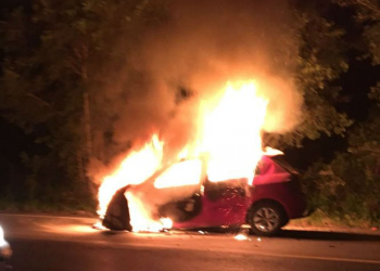 Após desviar de ciclista na BR-367, empresário bate carro em caminhão e tem corpo carbonizado