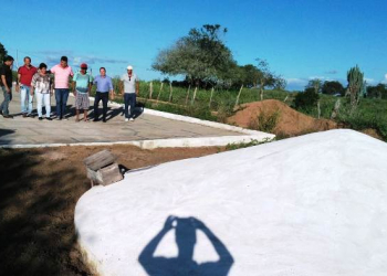 Diretor da CAR oficializa entrega de 42 cisternas, 35 barreiros trincheira e 1.250 horas de máquinas durante visita a São Domingos