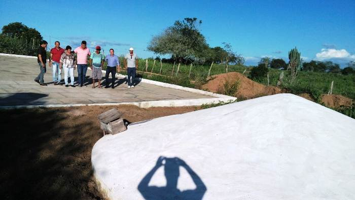 Diretor da CAR oficializa entrega de 42 cisternas, 35 barreiros trincheira e 1.250 horas de máquinas durante visita a São Domingos