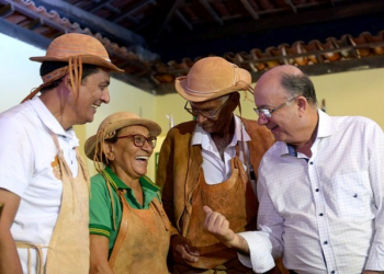 Em pré-campanha para disputa do Governo do Estado, José Ronaldo visita Festa do Vaqueiro, em Curaçá