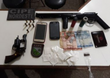 Monte Santo – CIPE Nordeste prende três acusados de trafico de droga e porte ilegal de arma de fogo em lanchonete
