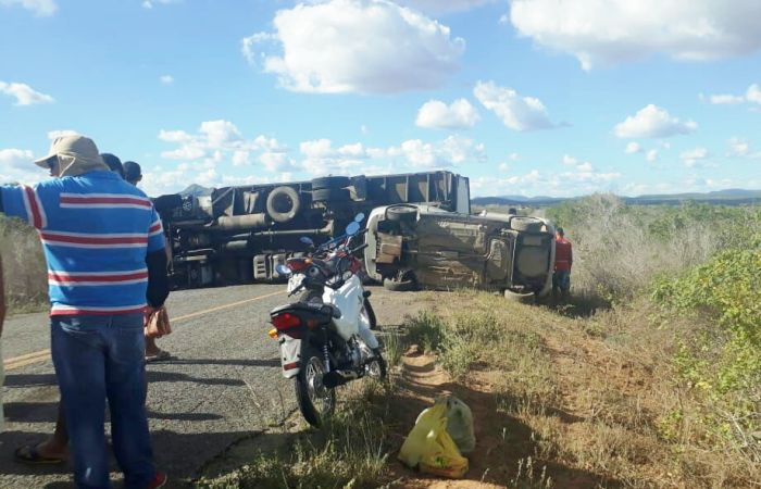 Monte Santo – Casal morre em acidente envolvendo três veículos na BA 120