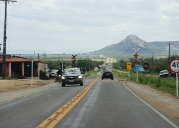Asfalto da BA 120 trecho Santaluz/Queimadas e os centros da cidades de Santaluz, Queimadas e Retirolândia estão concluídos; garante construtora Augúrio