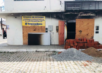 Banco do Brasil de São Domingos começa a ser reformado após incêndio criminoso