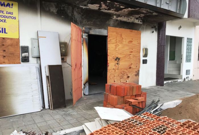 Banco do Brasil de São Domingos começa a ser reformado após incêndio criminoso