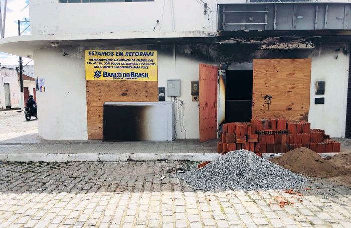 Banco do Brasil de São Domingos começa a ser reformado após incêndio criminoso