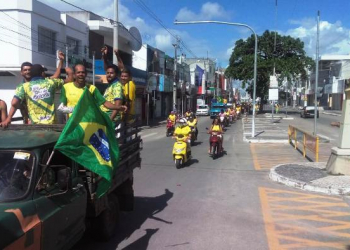 Coiteenses fazem carreata em comemoração pela passagem dos Brasil as quartas de final da Copa