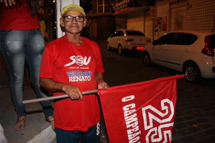 Prefeito e vice de Coité são cassados pelo TRE numa votação de 5 a 2: oposição foi às ruas comemorar