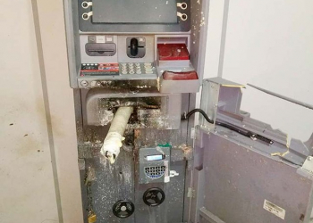 Criminosos explodem caixa eletrônico no sudoeste da BA; banana de dinamite fica presa em equipamento após falhar