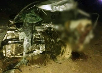 Motorista de carro de passeio morre ao colidir com caminhão na BR 324