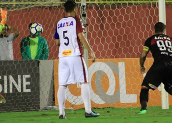 Com gol de André Lima Vitória vence o Parana´Clube e se distancia do Z4