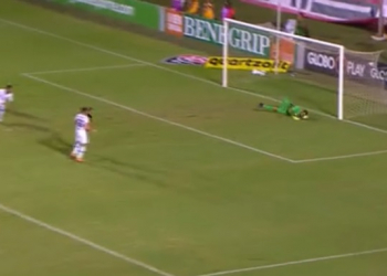 Vitória vence Sport e se recupera no Brasileirão