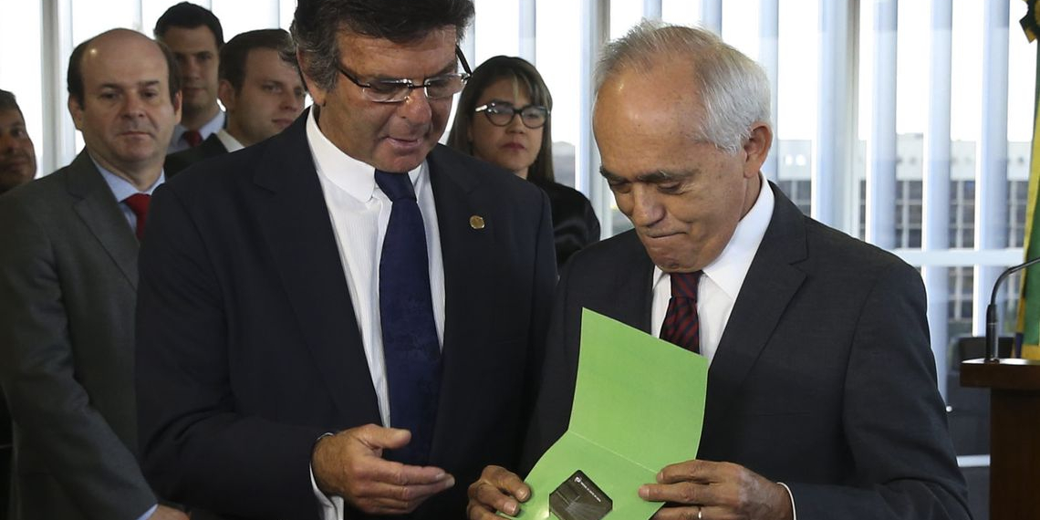 TSE será inflexível com candidatos ficha-suja nas eleições, diz Fux