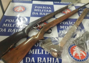 Jovem mata pai com golpes de machado e enterra corpo com ajuda da mãe na Bahia; mulher e filho são presos