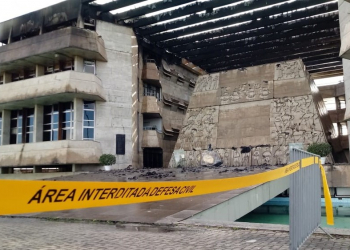 Após incêndio, plenário da Assembleia Legislativa da Bahia será transferido para prédio anexo