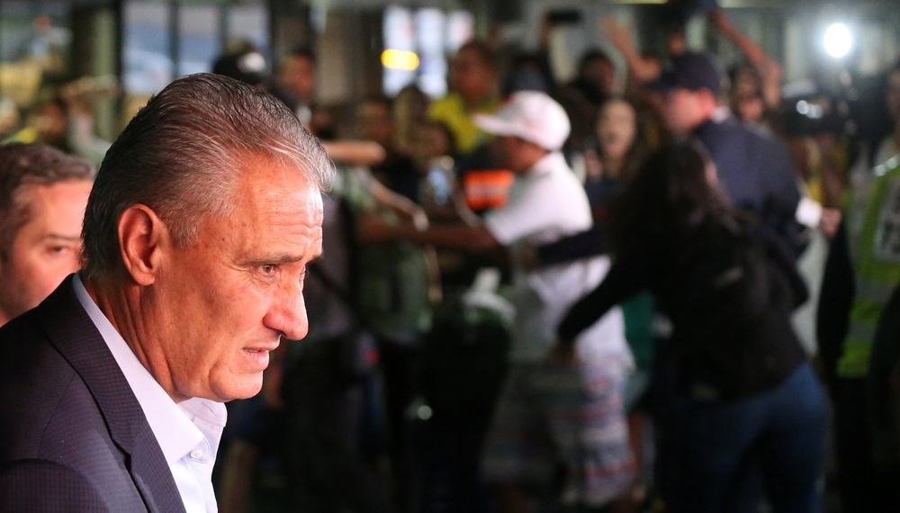 Eliminada da Copa, seleção brasileira desembarca no Rio de Janeiro