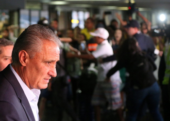 Eliminada da Copa, seleção brasileira desembarca no Rio de Janeiro