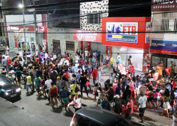 Prefeito e vice de Coité são cassados pelo TRE numa votação de 5 a 2: oposição foi às ruas comemorar