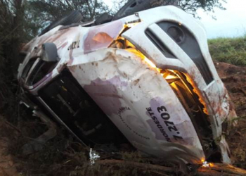 Viatura da CIPE Nordeste tomba na BR 410 próximo ao “Buraco do Vento” em Tucano