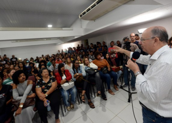 Feira de Santana: Zé Ronaldo participa de encontro com policiais militares e bombeiros