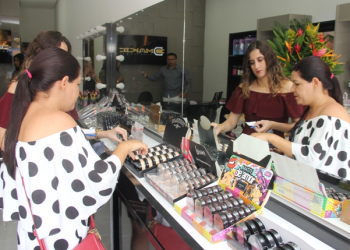 Loja com linha exclusiva de maquiagem feminina é inaugurada em Coité
