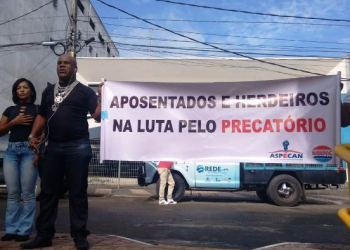 Servidores e professores de Candeias protestaram contra não pagamento dos precatórios do Fundef