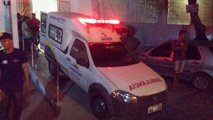 Coité – Homem é transferido em estado grave após cair de cavalo e bater cabeça no calçamento