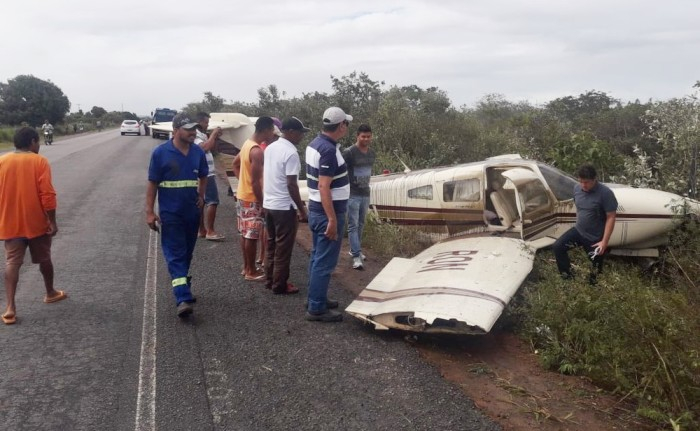 Avião de pequeno porte faz pouso forçado em trecho da BR-110