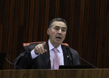 Barroso vota contra registro da candidatura de Lula; assista ao vivo o julgamento dos presidenciáveis
