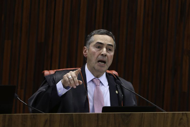Barroso vota contra registro da candidatura de Lula; assista ao vivo o julgamento dos presidenciáveis