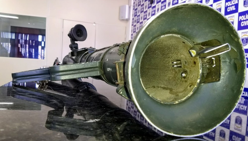 PE – Bazuca apreendida no Grande Recife; poderoso armamento seria usado no ataque a carros forte
