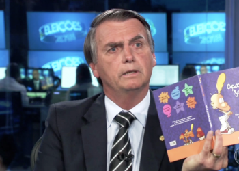 Livro mencionado por Bolsonaro nunca foi distribuído em escolas; diz jornal