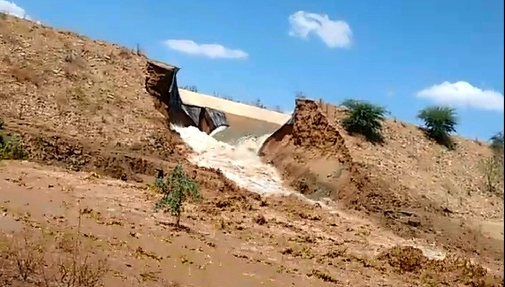 Canal da transposição do São Francisco rompe em Salgueiro, PE; Dano pode ter sido criminoso
