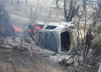 Carro com placa de Coité pega fogo após colisão na BA 120 próximo a Cansanção (matéria atualizada às 13h34)