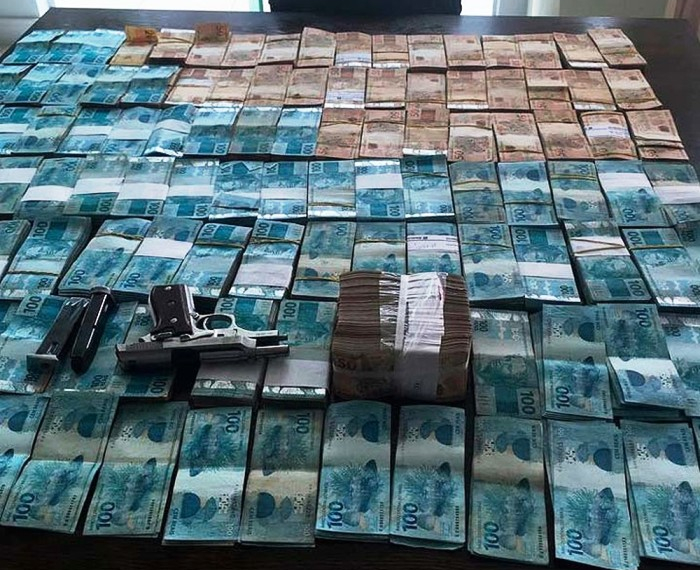 PF combate fraude a licitações e desvio de verba no transporte escolar em 6 cidades da BA