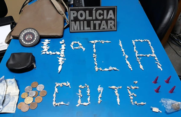 Coité – Jovem é presa e adolescentes apreendidos com 88 pedras de crack e 25 pinos de cocaína