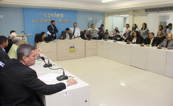 Coité – Sob clima tenso e de muita discussão, eleição para presidente da Câmara é suspensa