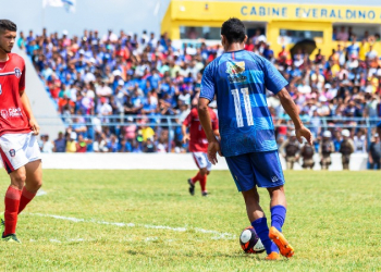 Ato de reinauguração marca a estreia vitoriosa da seleção valentense no Evandrão