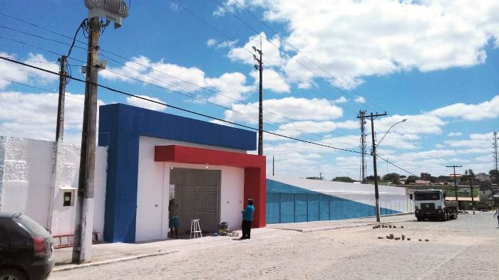 Valente comemora 60 anos presenteando a comunidade com a reinauguração do Evandrão