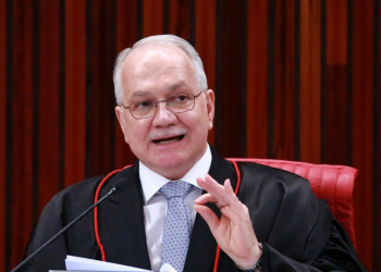 Fachin diverge de relator no TSE e vota por autorização provisória da candidatura Lula
