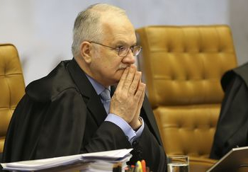 Fachin homologa desistência de pedido de liberdade de Lula no STF