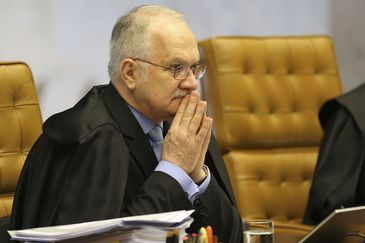 Fachin homologa desistência de pedido de liberdade de Lula no STF